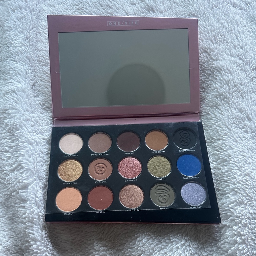 ONE/SIZE Eyeshadow Palette with Bold Hues